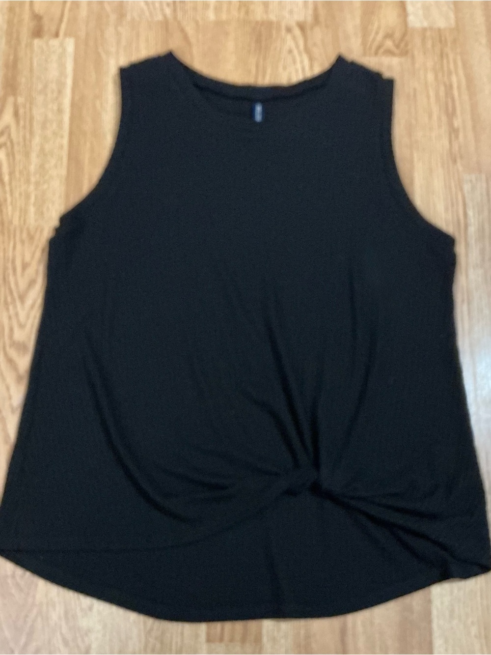 Black Sleeveless Twist-Front Women's Tank Top - Iwollence - XL